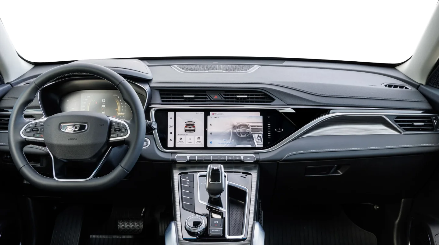 Belgee X70 — панель и центральный тоннель